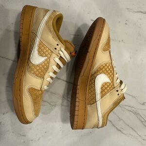 Nike Dunk Low Wheat Flax Gum Suede Sneakers Men’s Size 9